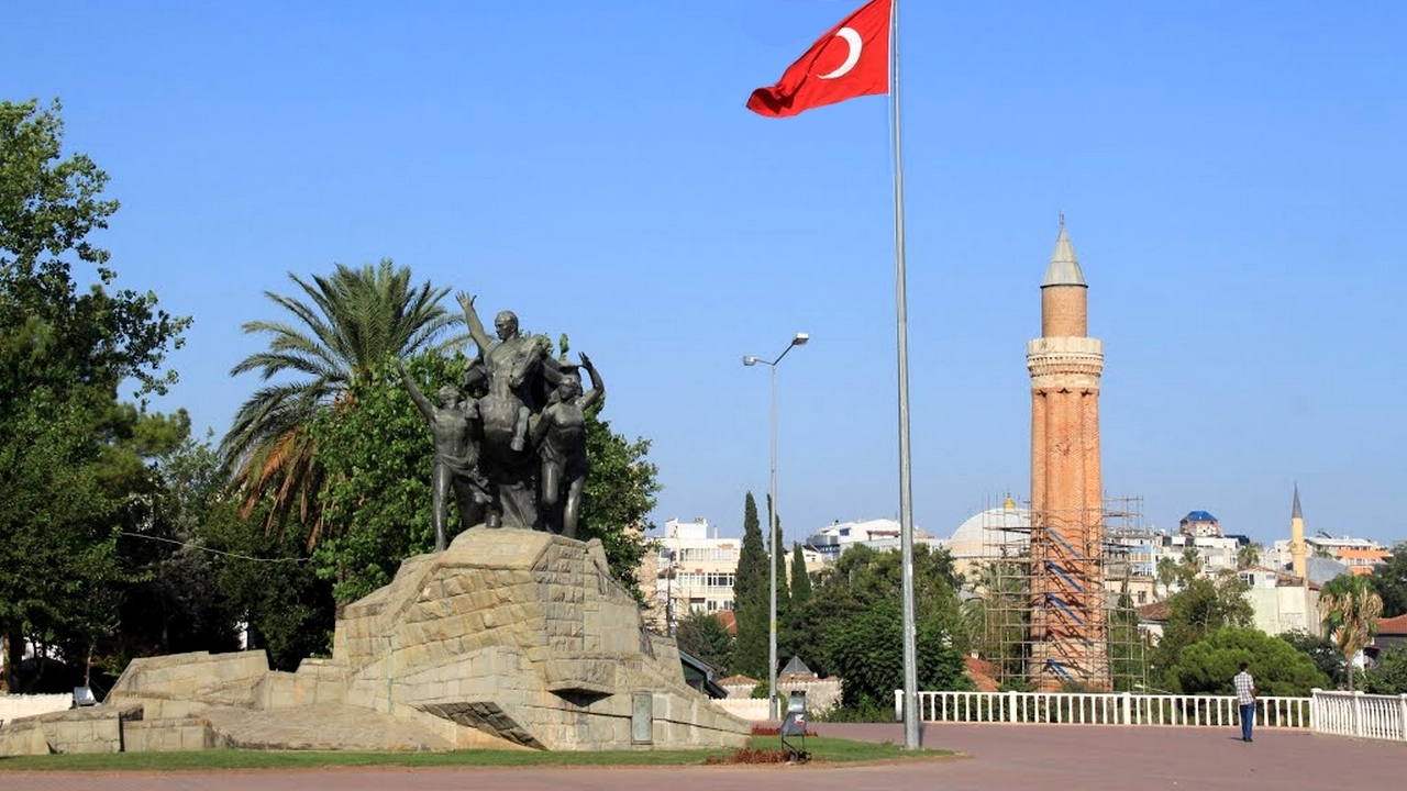 ميدان الجمهورية | أنطاليا